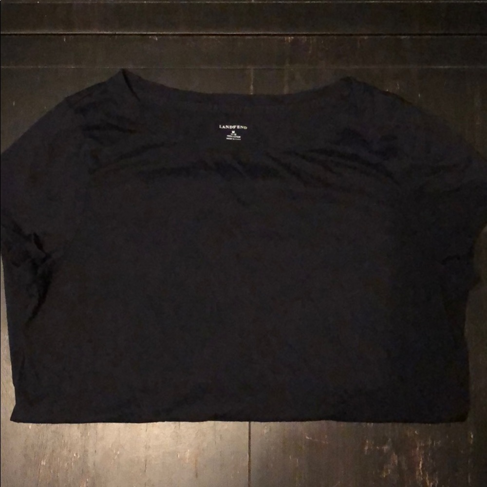 Lands’ End black lightweight fitted tee size med